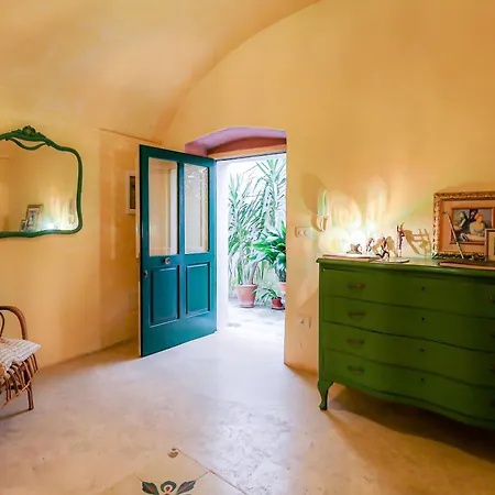 Luna E Basilico By Casa Di Marco * Parabita